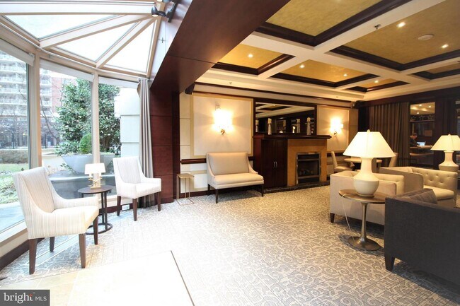 Foto del edificio - 888 N Quincy St