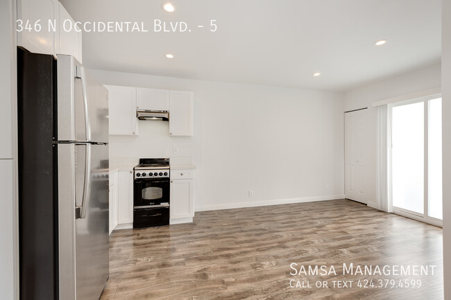 Building Photo - Cozy Studio/1ba Unit in Silverlake with Ba...