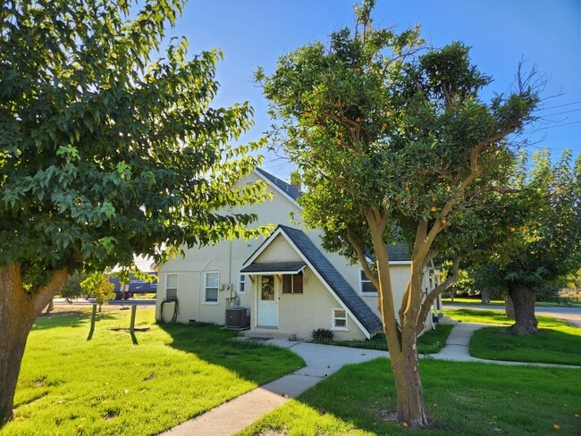 Foto del edificio - Country Home Between Empire and Waterford-  3 Bedroom 1 Bathroom With Central Heat And Air