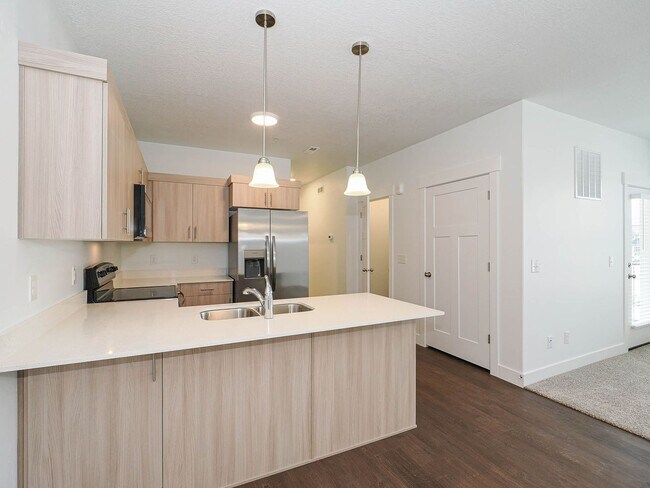 Building Photo - 6667 Twin Rocks Ln