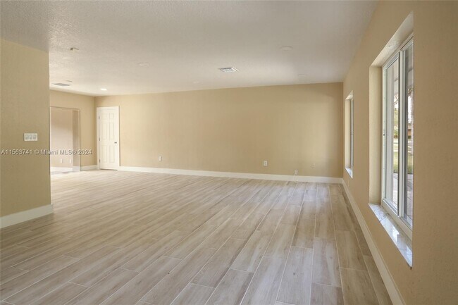 Foto del edificio - 8870 SW 87th St