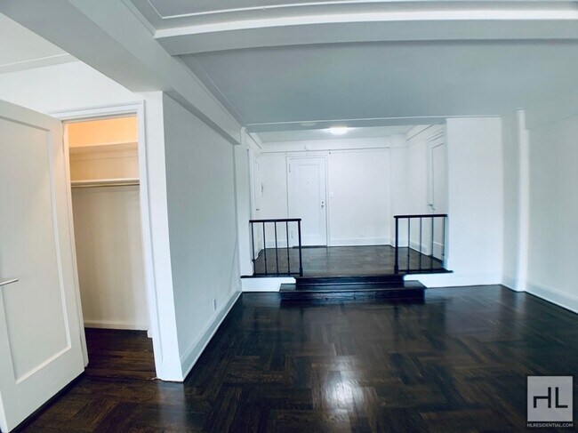 Foto del edificio - EAST 38 STREET