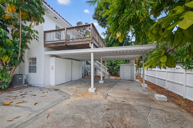 Building Photo - 737 19th Ave N