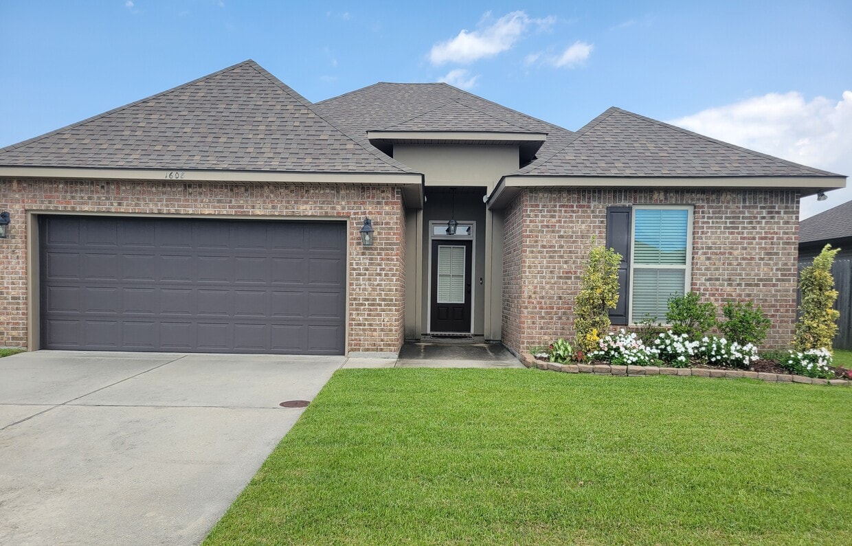 Primary Photo - 1608 Pinecrest Dr