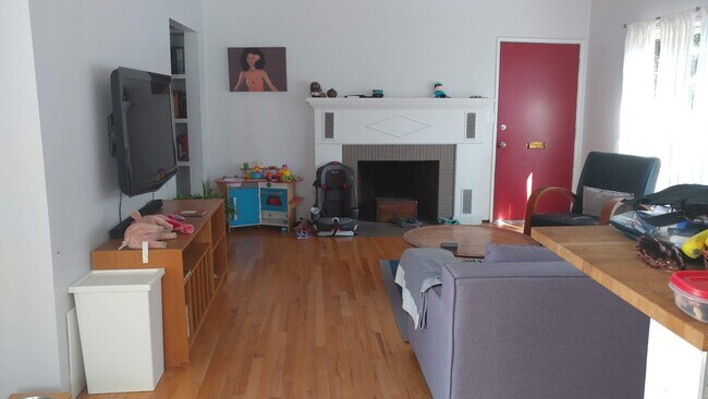 Building Photo - 1303 Hepner Ave