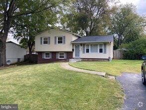 Building Photo - 4911 Poplar Dr