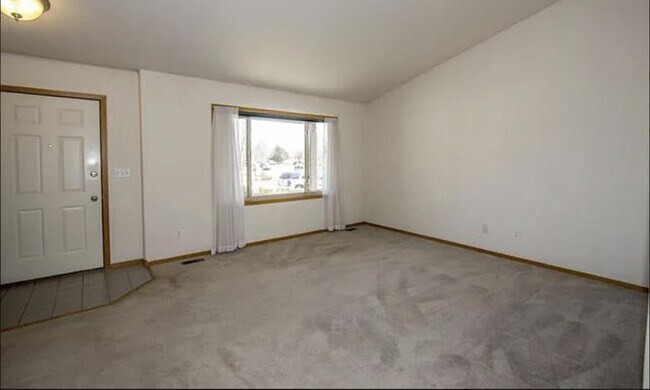 Building Photo - 1715 Oxford Dr.