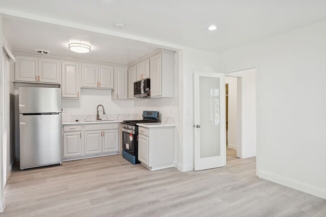 Building Photo - 337 Rexford Dr