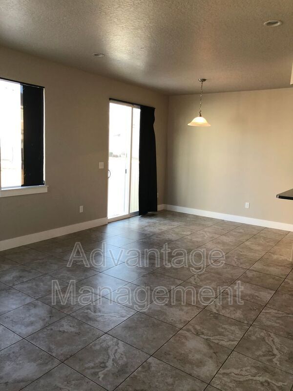 Building Photo - 3216 W Prairie Grass Dr