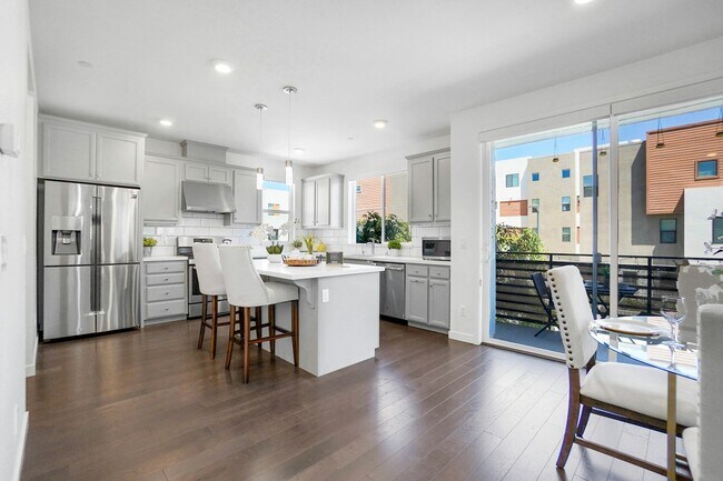 Foto del edificio - 5856 Cadence Ave
