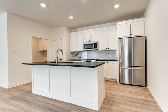 Foto del edificio - AVAILABLE FOR PRELEASE - 3 Bedroom Townhome in Escondido - Frenship ISD