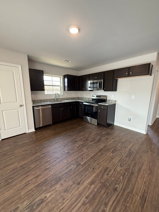 Foto del edificio - 132 Stratman Dr