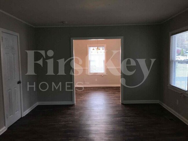 Building Photo - 844 Toliver St NE