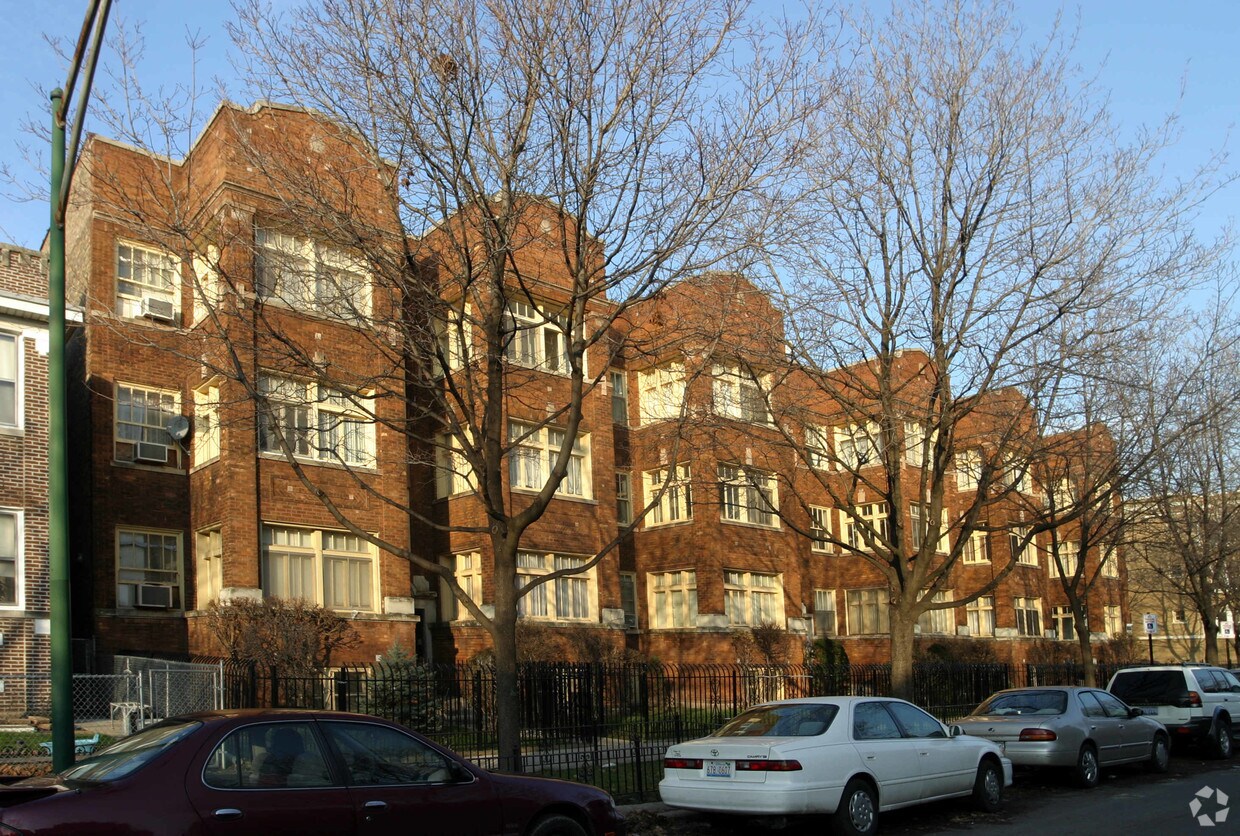 Building - 4844 N Drake Ave