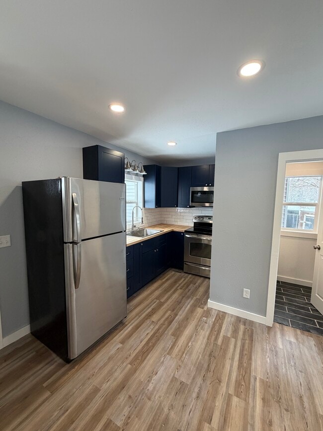 Building Photo - Columbus St