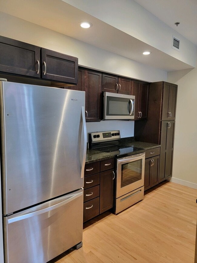 Building Photo - Putnam Block Hotel - One Bedroom Apartment...