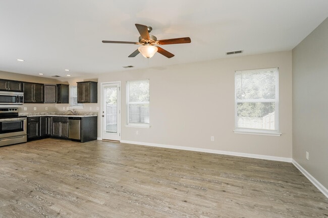 Building Photo - 1961 Drummond Dr