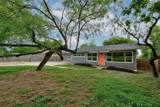 Foto del edificio - 6301 Arnold Dr