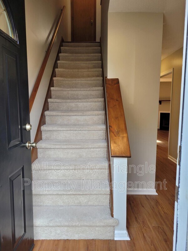 Foto del edificio - 8837 Chapel Hill Rd