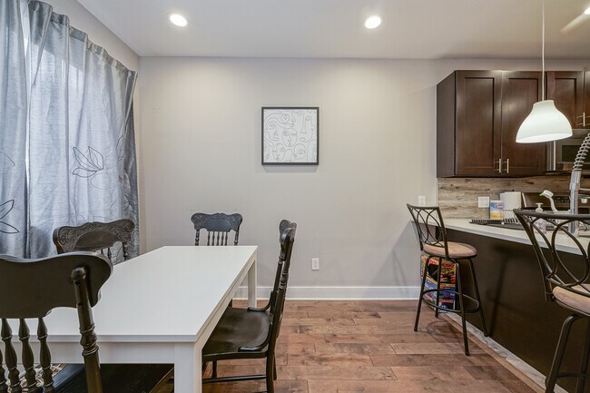 Building Photo - 1220 N 28th St