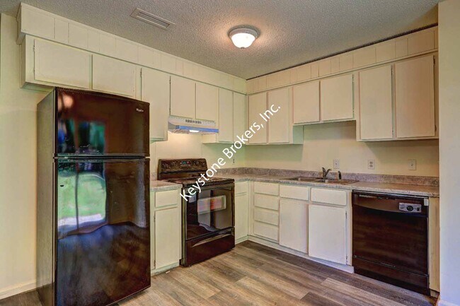 Building Photo - 5576 Kiernan Dr