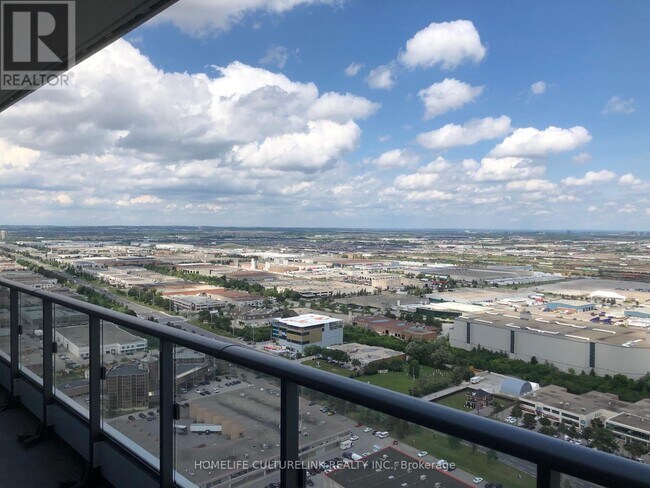 Photo du bâtiment - 950-3950 Portage Pkwy