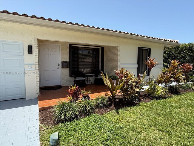 Foto del edificio - 1721 NE 48th Ct