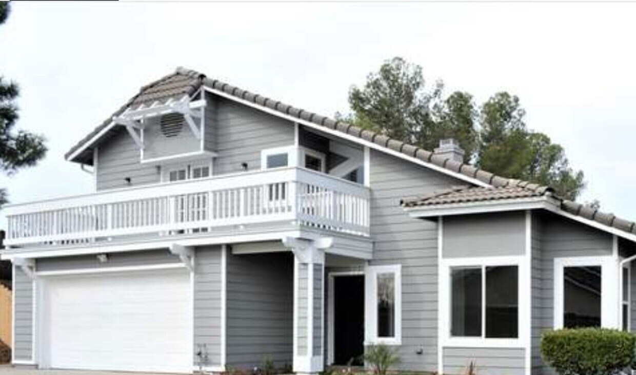 Primary Photo - Beautiful 4 Bedroom House with a Long, Pri...