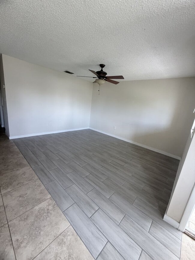 Building Photo - 5004 Chiquita Blvd S