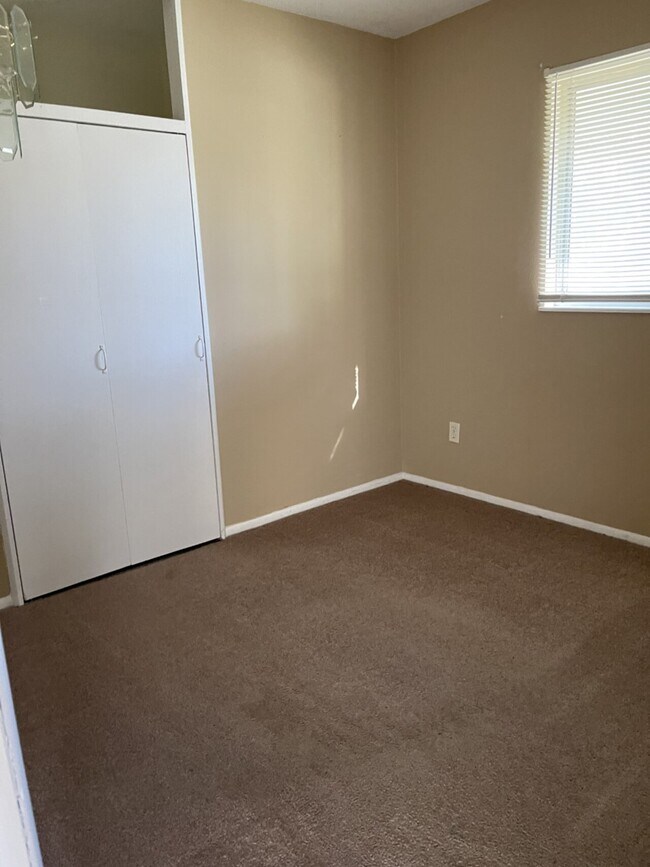 Building Photo - 2504 Juniper Lane