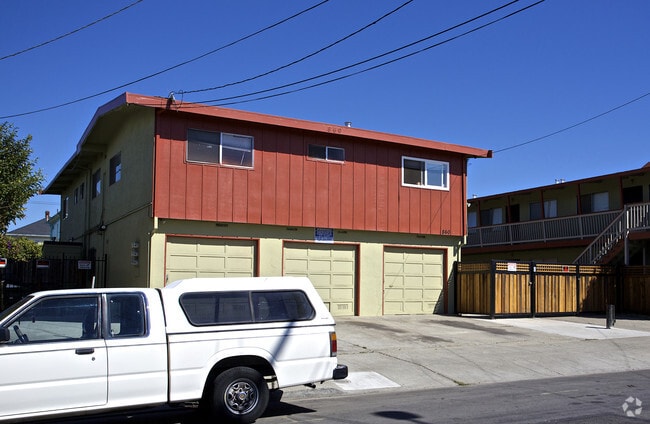 Building Photo - 860 33rd St
