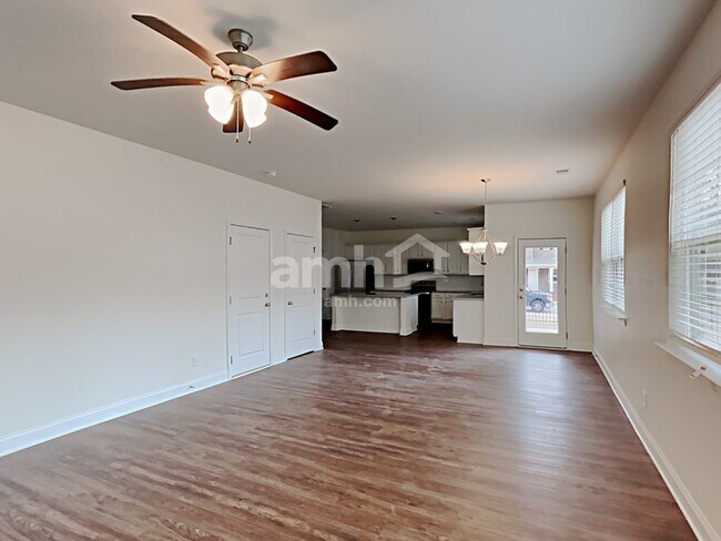 Building Photo - 600 Lk Vis Ct