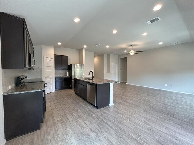Foto del edificio - 21713 Ticonderoga Ave