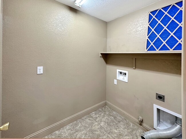 Building Photo - 2549 Traditions Dr