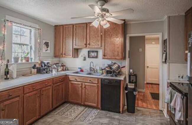 Building Photo - 470 Clover St