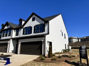 Building Photo - 180 Climbing Ivy Cir