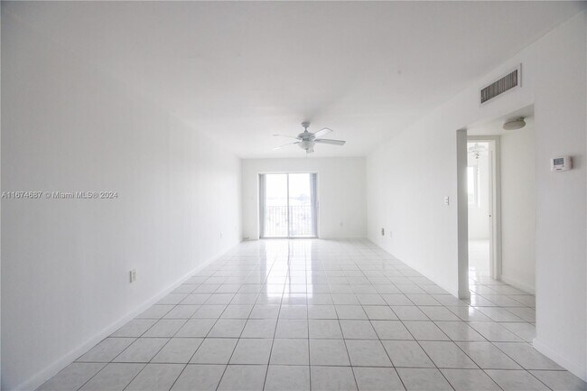 Foto del edificio - 860 NE 78th St