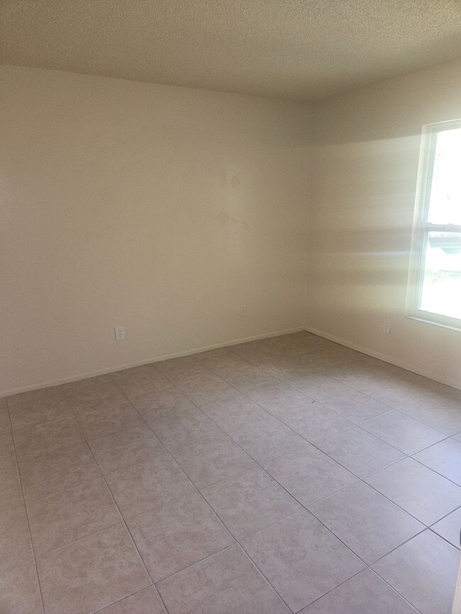 Building Photo - 3/2 DUPLEX