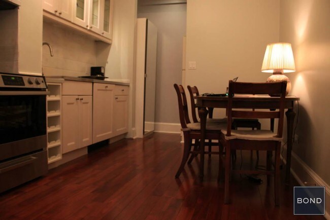 Building Photo - 320 E 77th St