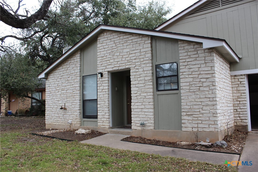 Foto principal - 6500 Columbia Oaks Ct