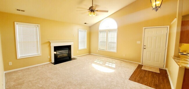 Foto del edificio - 3 Bedroom/2 Bath Charming Ranch