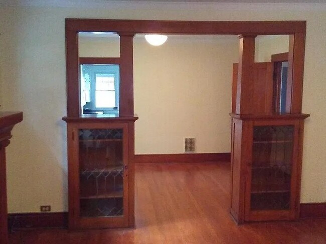 Foto del edificio - 1371 Teall Ave