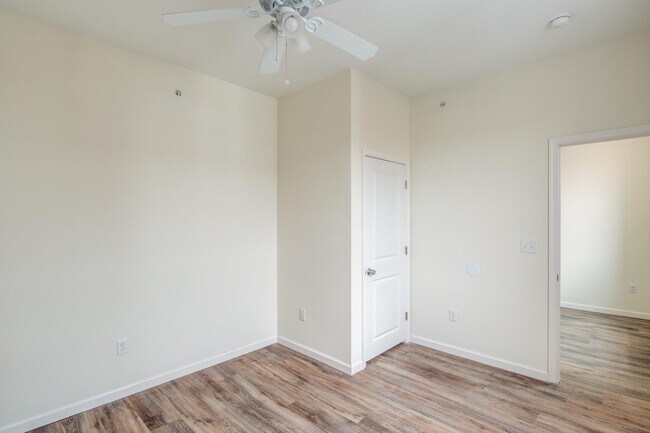 Foto del edificio - 317 N 52nd St