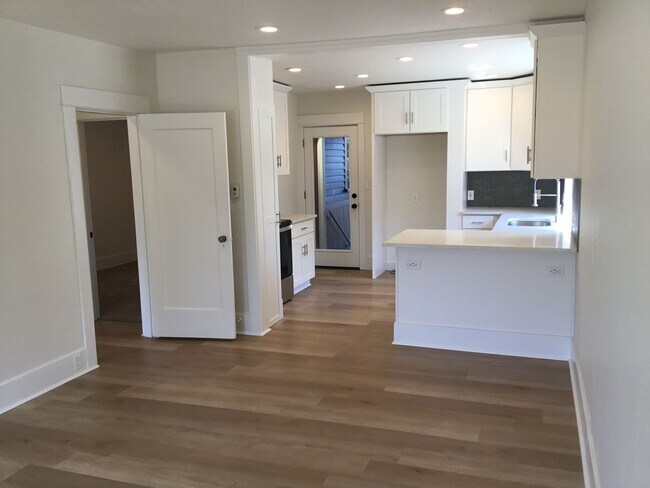 Foto del edificio - GOURMET KITCHEN/OPEN FLOOR PLAN
