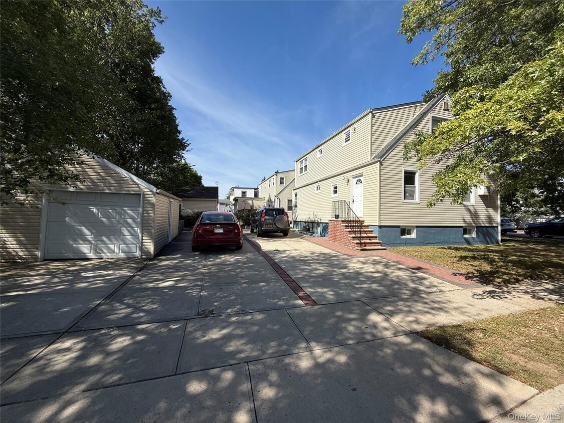 Primary Photo - 134 Scranton Ave