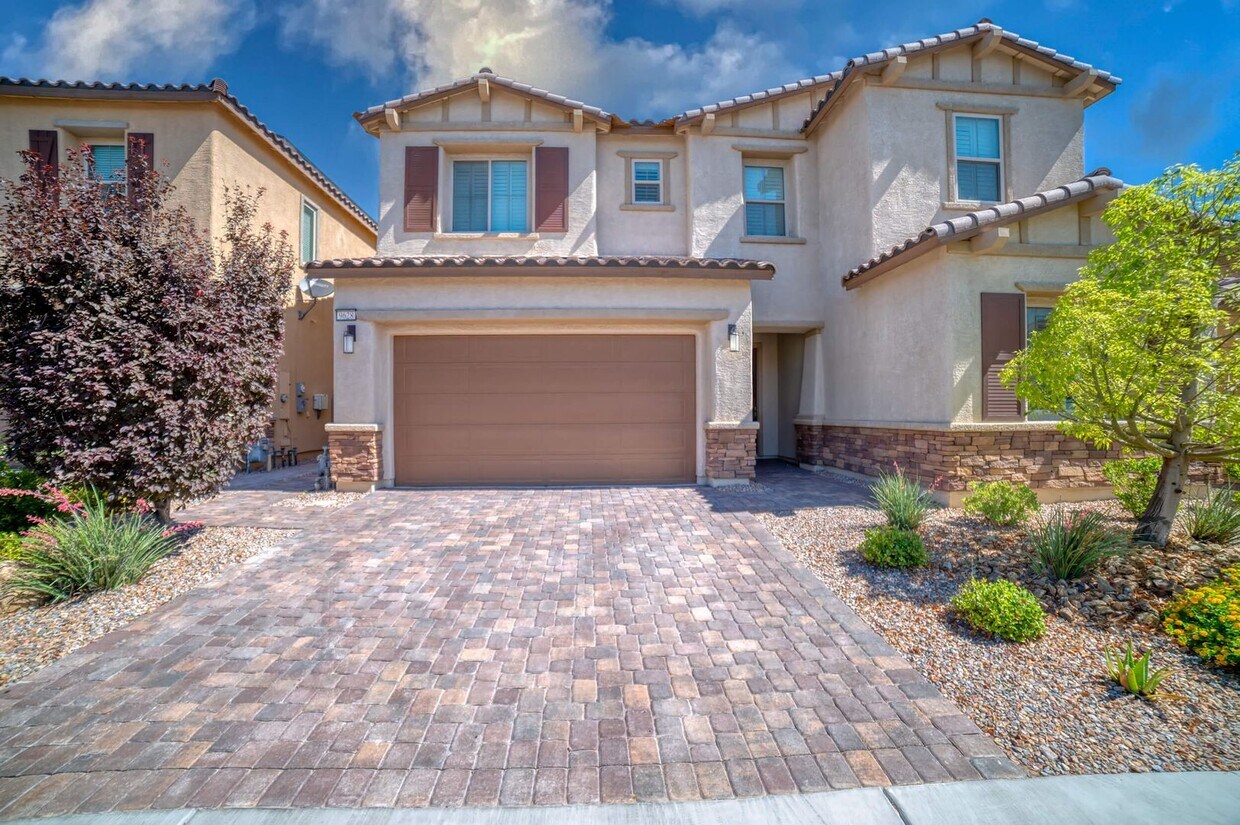 Primary Photo - **SOLAR PANELS** POOL & SPA** 4 BEDROOMS. ...