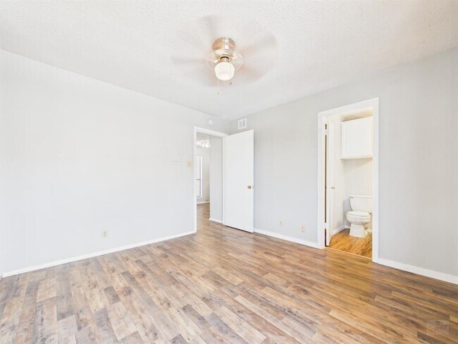 Foto del edificio - 3115 Helms St