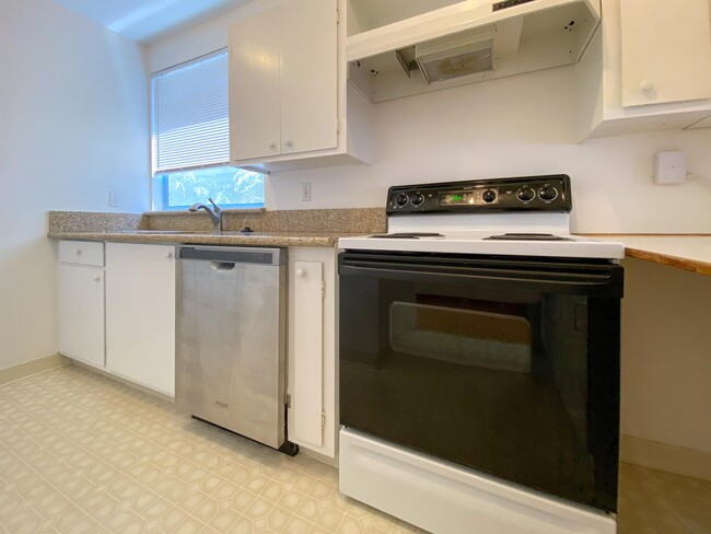 Building Photo - 2603 Benvenue Ave