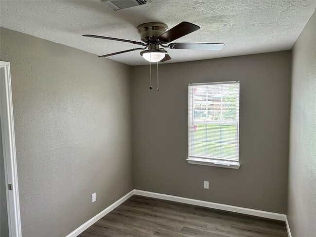 Foto del edificio - 2310 Kingsdale Dr