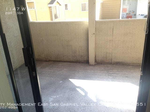 Building Photo - 1147 W Badillo St